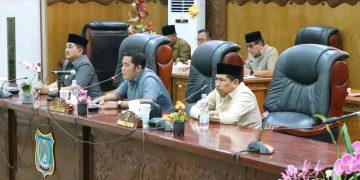 Bupati UAS Hadiri Rapat Paripurna Kedua DPRD Tanjab Barat