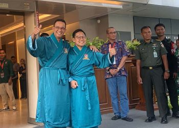 Kenakan Baju Pasien Kimono, Pasangan AMIN Mulai Jalani Tes Kesehatan