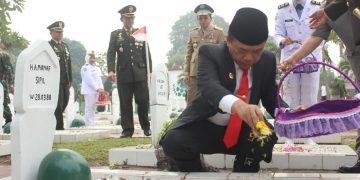 Bersama Kapolda Jambi dan Danrem 042/Gapu Jambi, Gubernur Al Haris Ziarah ke Makam Pahlawan