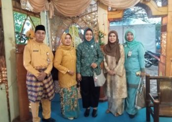 Ketua Tim Penggerak PKK Kabupaten Sarolangun Kunjungi Belasan Stand Pada Acara MTQ Tingkat Provinsi Jambi Ke-52