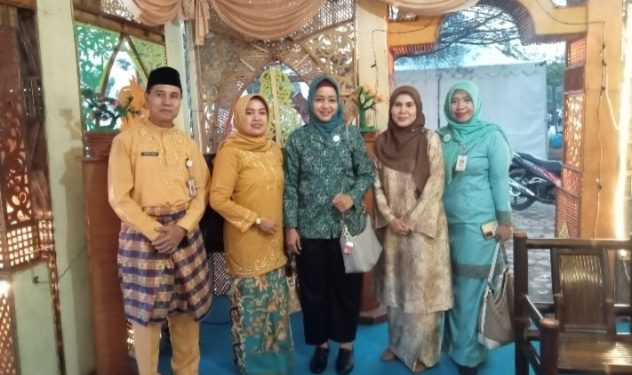 Ketua Tim Penggerak PKK Kabupaten Sarolangun Kunjungi Belasan Stand Pada Acara MTQ Tingkat Provinsi Jambi Ke-52