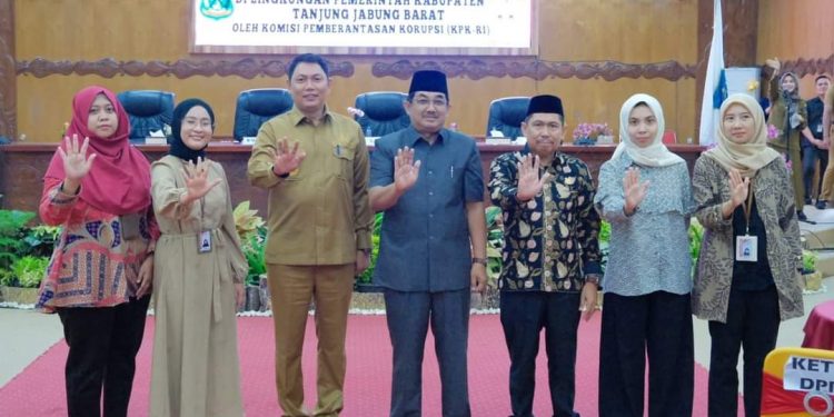 Ketua DPRD Tanjabbar Hadiri Acara Sosialisasi Program Pengendalian Gratifikasi Oleh KPK-RI