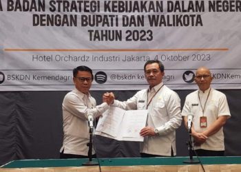 Sekda Alpian Tandatangani Komitmen Daerah Penerapan Aplikasi Puja Indah