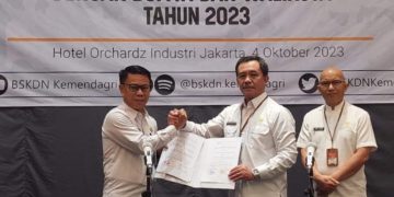 Sekda Alpian Tandatangani Komitmen Daerah Penerapan Aplikasi Puja Indah