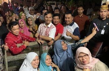 Kunjungi Korban Kebakaran di Sarolangun, Edi Purwanto Serahkan Bantuan