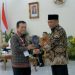 Lindungi 78 Ribu Pekerja Rentan, Gubernur Al Haris Terima Penghargaan Paritrana Award 2023