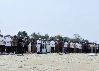 Bersama lapisan masyarakat sarolangun, Pemerintah kabupaten Sarolangun melaksanakan kegiatan sholat istisqo’