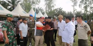 Bupati UAS Tinjau Persiapan MTQ Tingkat Kabupaten Tanjab Barat di Desa Dataran Kempas