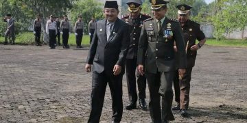 Bupati Tanjab Barat Bersama Forkopimda Laksanakan Tabur Bunga di Taman Makam Pahlawan