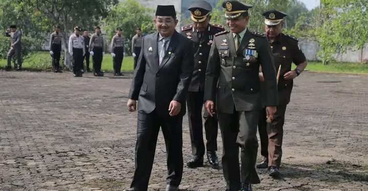 Bupati Tanjab Barat Bersama Forkopimda Laksanakan Tabur Bunga di Taman Makam Pahlawan