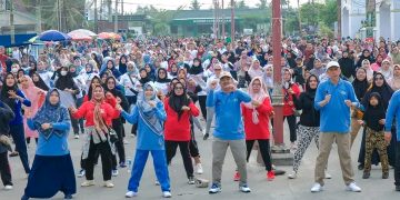 Didampingi Ketua TP PKK, Bupati UAS Ikuti Senam Bersama