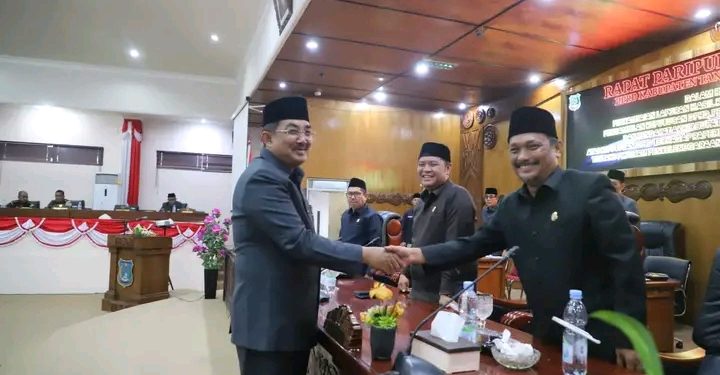 Bupati UAS Hadiri Rapat Paripurna Keempat DPRD Tanjab Barat