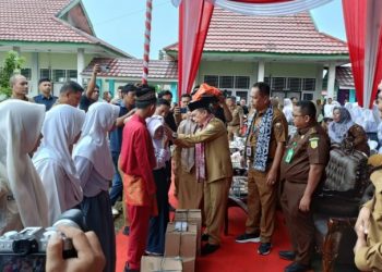 Sebanyak 332 Siswa di Tanjab Timur Terima Bantuan Pendidikan dari Gubernur Al Haris