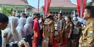 Sebanyak 332 Siswa di Tanjab Timur Terima Bantuan Pendidikan dari Gubernur Al Haris