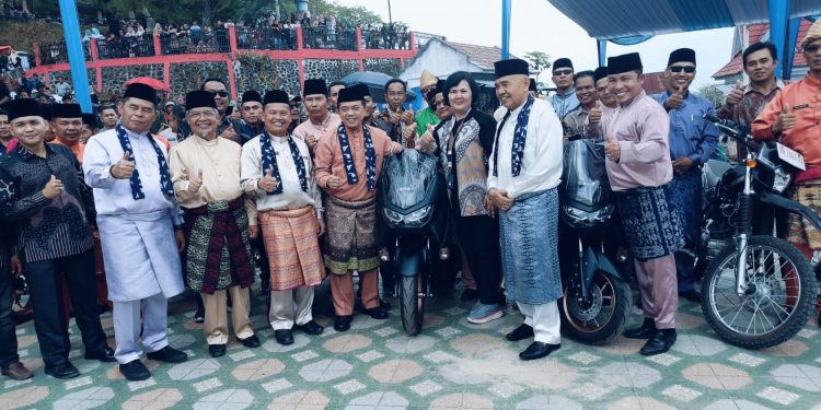 Gubernur Al Haris Serahkan Motor Dinas untuk Kades se-Kabupaten Kerinci