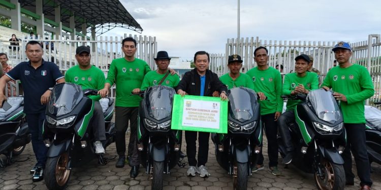 Gubernur Al Haris Serahkan 110 Motor Dinas untuk Kades di Batanghari