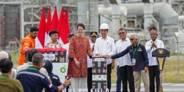 Presiden Jokowi Resmikan Proyek Tangguh Train 3 dan Ground Breaking Proyek UCC, AKM dan Blue Amonia di Papua Barat