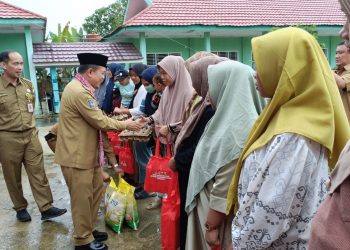 Serahkan 10 Bantuan, Al Haris: Semoga Bisa Mendongkrak Ekonomi Masyarakat