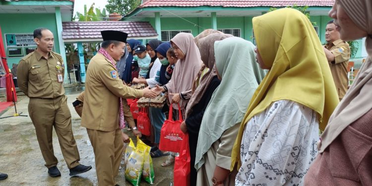 Serahkan 10 Bantuan, Al Haris: Semoga Bisa Mendongkrak Ekonomi Masyarakat