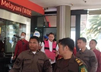 Kejagung Tahan Anggota BPK Achsanul Qosasi