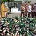 Kejari Sungai Penuh Musnahkan 10.024 Botol Miras