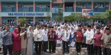 Gubernur Al Haris Serahkan Bantuan Pendidikan Dumisake di Kerinci dan Sungai Penuh