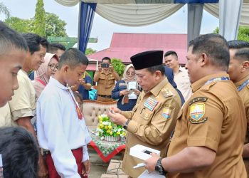 Gubernur Al Haris Salurkan Bantuan Pendidikan Program Dumisake untuk 476 Siswa di Merangin