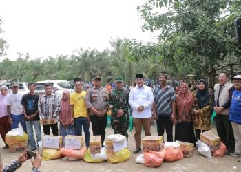 Bupati UAS Berikan Bantuan Korban Banjir Wilayah Merlung dan Renah Mendaluh