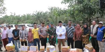 Bupati UAS Berikan Bantuan Korban Banjir Wilayah Merlung dan Renah Mendaluh