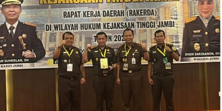Kejari Sungai Penuh Raih Juara Umum Sebagai Kejari Paling Berprestasi Tahun 2023