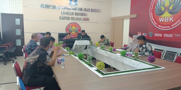 Bagian Hukum Setda Tanjabbarat Kunjungi Kanwil Kumham Jambi Konsultasi Pengisian e-Reporting dan Penilaian Pengelolaan JDIHN Tahun 2023