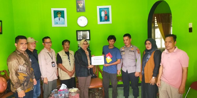 Cahaya Harapan dalam Kesedihan, KPU Tebo Sumbangkan Santunan untuk Keluarga Almarhumah KPPS