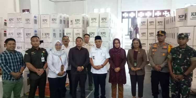 Ketua KPU Tebo Dampingi Pj Bupati beserta Rombongan Cek Kesiapan Akhir Logistik Pemilu