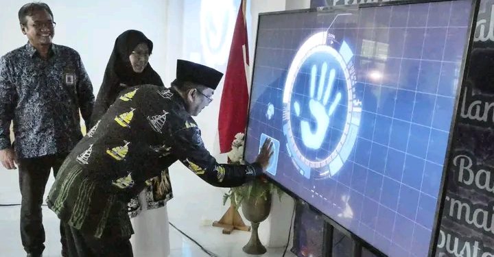 Bupati Tanjung Jabung Barat Resmikan Peluncuran Buku Batik dan Berikan Bantuan kepada Perpustakaan Desa