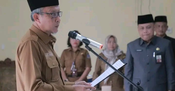 Sekda Agus Sanusi Lantik 21 Pejabat Administrator dan Pengawas Di Lingkup Pemkab Tanjab Barat