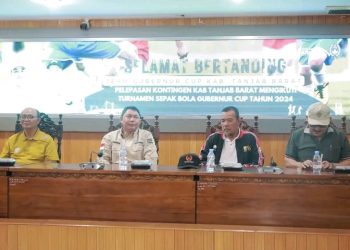 Wakil Bupati Hairan Lepas Tim Sepak Bola Tanjab Barat Ikuti Gubernur Cup Tahun 2024