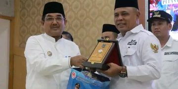 Bupati Anwar Sadat Hadiri Pelantikan PAW DPC APDESI Tanjab Barat 2023-2025