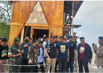 Ketua DPRD Tanjab Barat Dampingi Menteri Pariwisata Dan Ekonomi Kreatif Sandiaga Uno Ke Wisata Mangrove