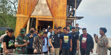 Ketua DPRD Tanjab Barat Dampingi Menteri Pariwisata Dan Ekonomi Kreatif Sandiaga Uno Ke Wisata Mangrove