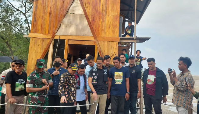 Ketua DPRD Tanjab Barat Dampingi Menteri Pariwisata Dan Ekonomi Kreatif Sandiaga Uno Ke Wisata Mangrove