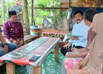 Bersama Gubernur Al Haris: Menteri ATR/BPN Antar Sertifikat Gratis ke Rumah Warga di Sungai Gelam Muaro Jambi