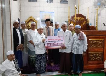 Safari Subuh di Sekernan: Gubernur Al Haris Serahkan Bantuan Masjid