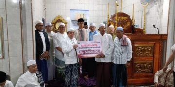 Safari Subuh di Sekernan: Gubernur Al Haris Serahkan Bantuan Masjid