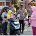 Polres Kerinci Bersama Bhayangkari Bagi-Bagi Takjil Gratis