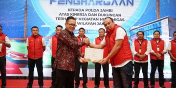 PHR Zona 1 Field Jambi Merang Memberikan Pengahargaan Kepada Ditreskrimum Polda Jambi