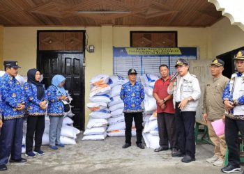 Wako Ahmadi Serahkan Bantuan Beras Untuk Tahap Ke 4 Bagi Korban Banjir