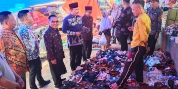 Beli Sandal Lebaran di Balai Hiang, Asraf: Tak Perlu Gengsi, yang Penting Bisa Berhari Raya