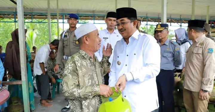 Bupati Tanjab Barat Tinjau Operasi Pasar Elpiji 3 Kg di Kuala Betara, Pastikan Distribusi Lancar dan Tepat Sasaran