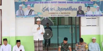 Bupati Tanjab Barat Tutup Safari Ramadhan di Desa Pinang Gading, Kecamatan Merlung