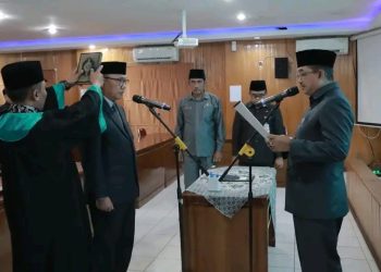 Bupati UAS Laksanakan Pelantikan dan Pengambilan Sumpah Jabatan Sekda Tanjab Barat